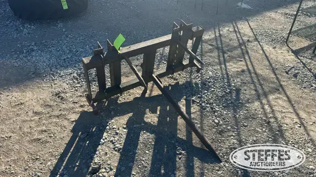 Loader bale spear