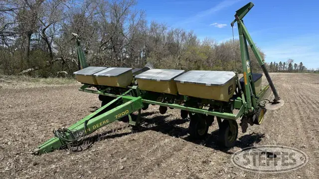1987 John Deere 7200 MaxEmerge II