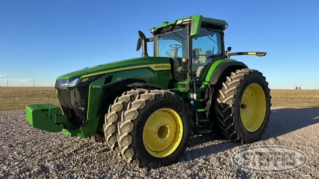 2022 John Deere 8R 310