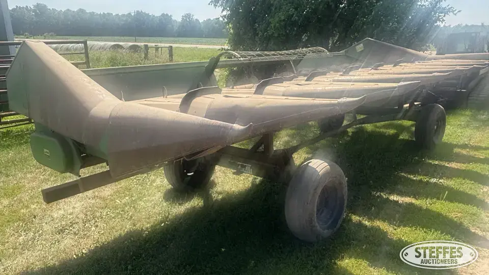 John Deere 843 Corn Head