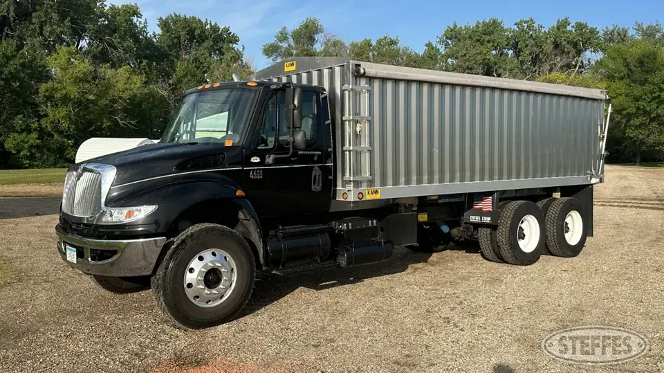 2006 International 4400 Tandem Boxed Truck
