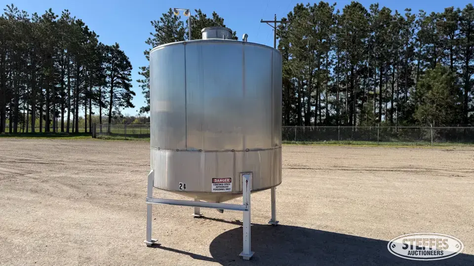 1,600 gal. SS tank Stainless Steel Tank