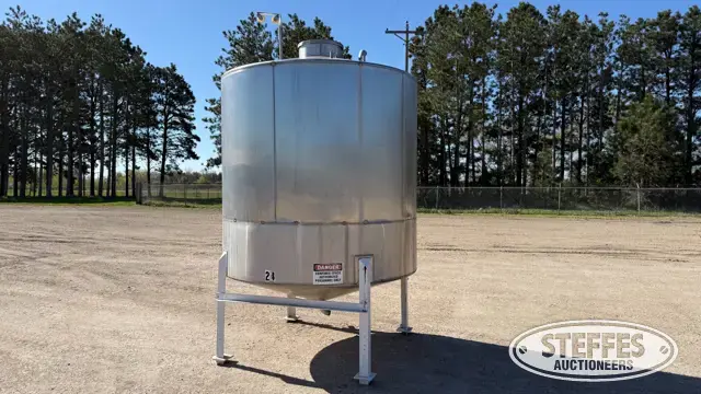 1,600 gal. SS tank