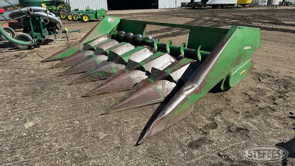 John Deere 643 Corn Head