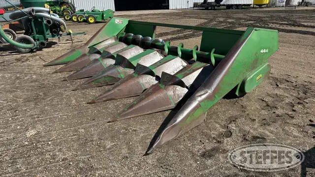 John Deere 643