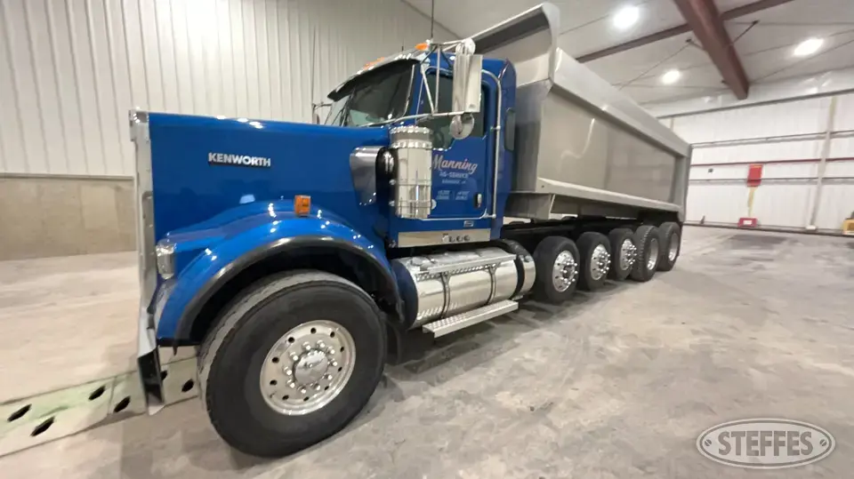 2021 Kenworth W900 Dump Truck