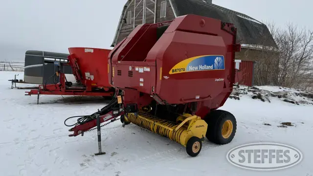 2010 New Holland BR7070