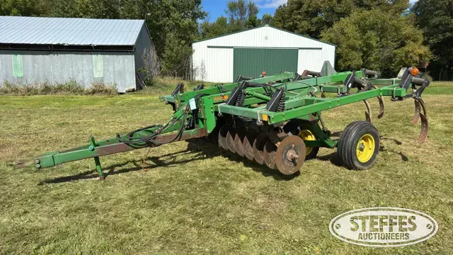 John Deere 714