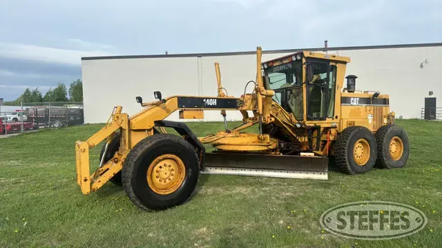 2002 CAT 140H