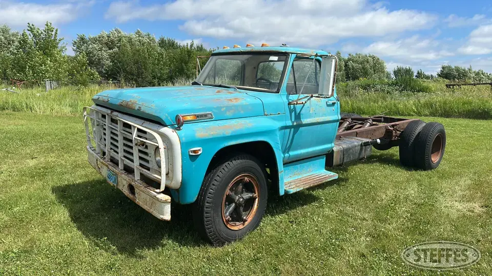 1969 Ford F700 Cab and Chassis Truck