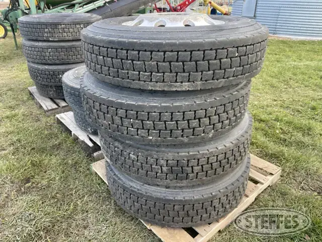 (4) Continental 11R22.5 tires