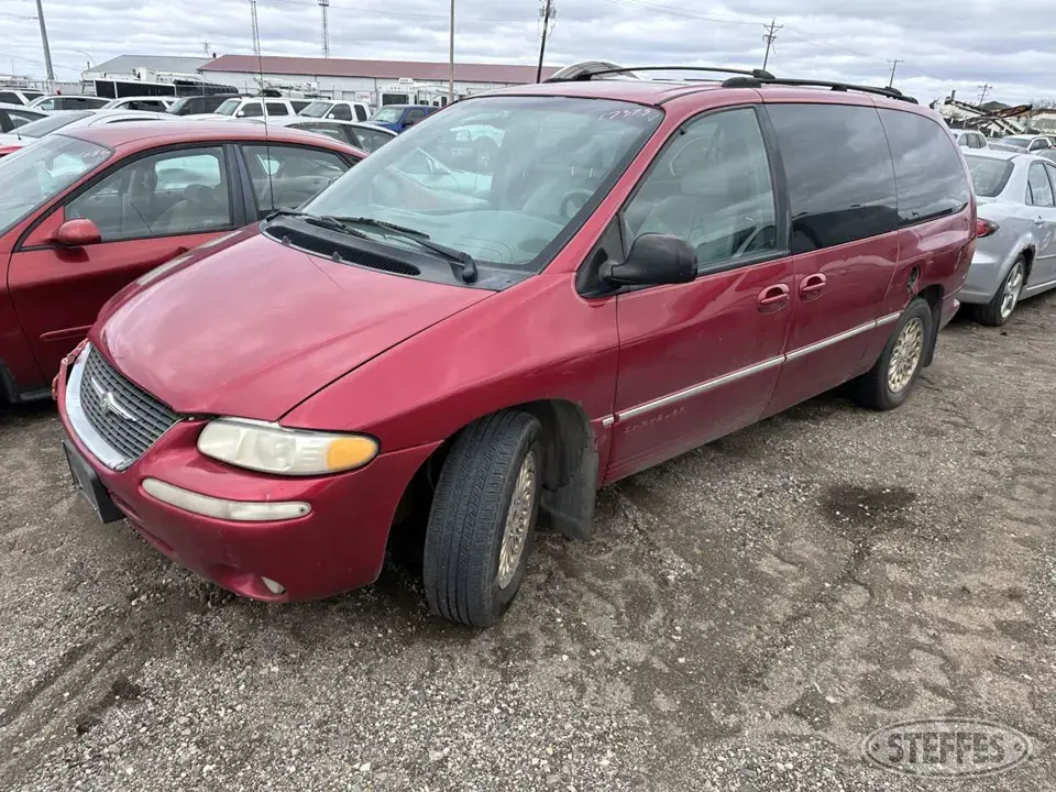 1998 Chrysler Town & Country LXi Van