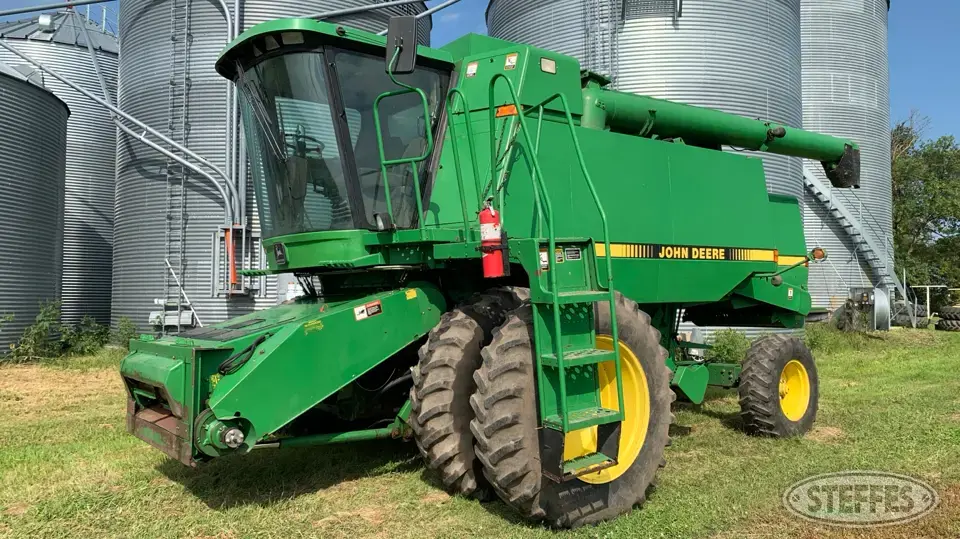 1996 John Deere 9500 Combine