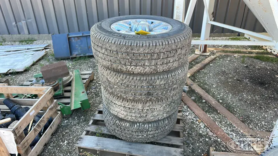 (4) Michelin 265/70R18 tires Passenger-Light Truck Tire