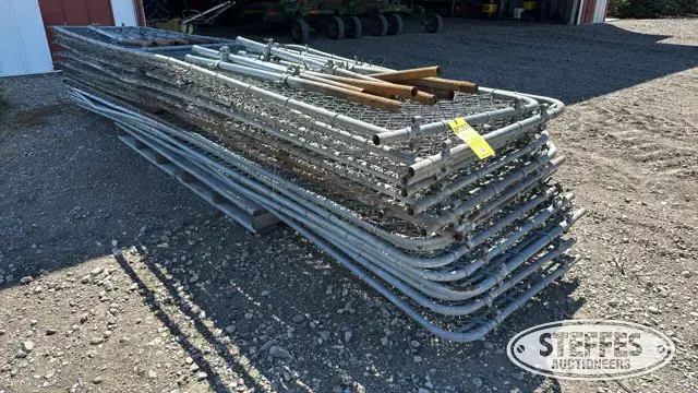 Chain link fence panels