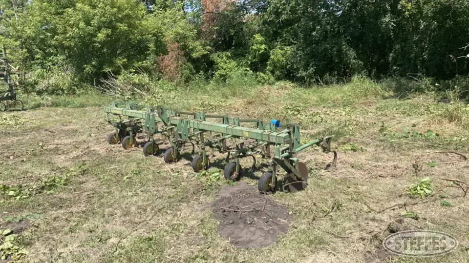 John Deere RM Row Crop Cultivator