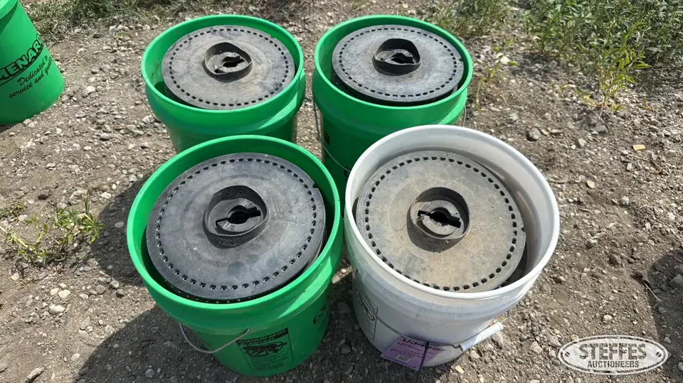 (48) John Deere small edible bean plates Ag Equipment Part