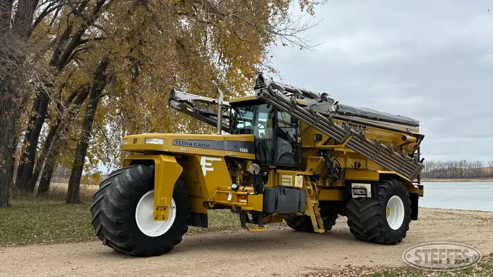 Ag-Chem TerraGator 9203 Self-Propelled Dry Applicators-Spreaders-Floater