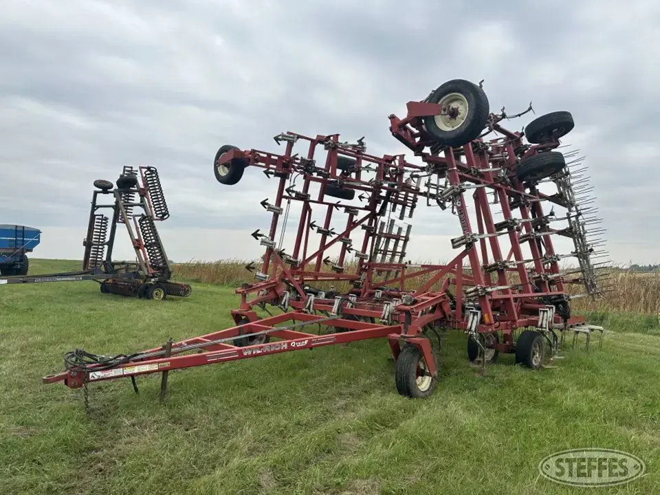 Wil-Rich Quad 5 Field Cultivator