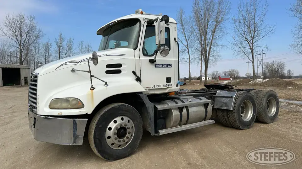 2004 Mack Vision CX613 Conventional Truck without Sleeper