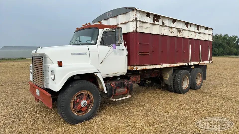 1973 International Fleet Star 2110 Tandem Boxed Truck