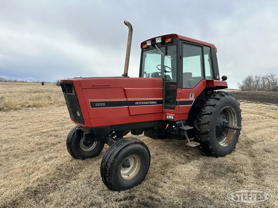 1982 International 5088 2WD Tractor