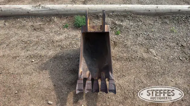 Hensley loader backhoe frost bucket