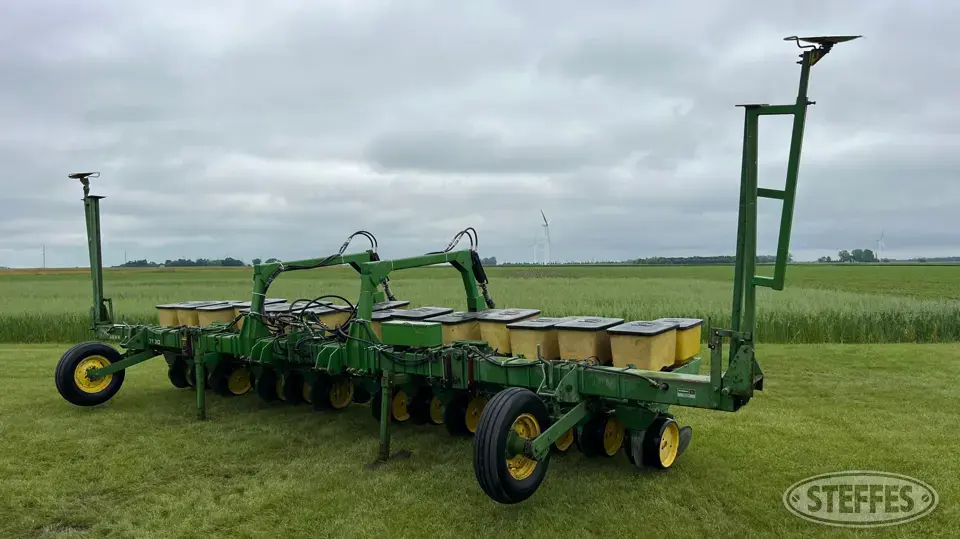 John Deere 7100 Less Than 12 Row Planter