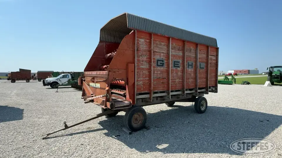 Gehl 910 Forage Wagon
