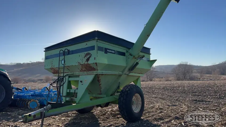 Parker 4500 Grain Cart