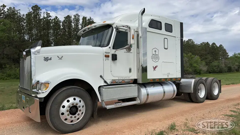 2005 International 9900i 6x4 Conventional Truck with Sleeper