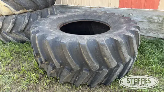 Firestone 300/70R38 tire