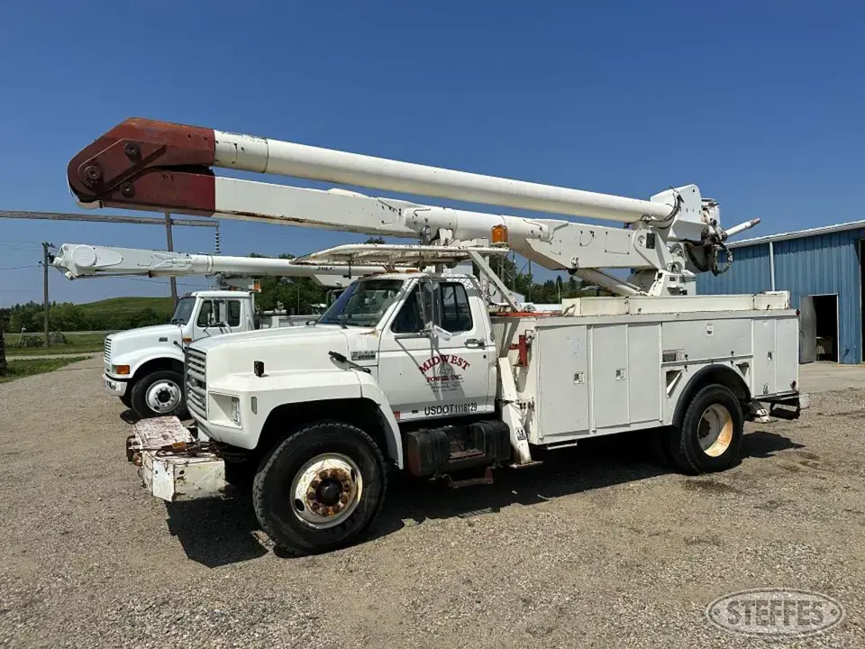 1992 Ford F800 Specialty Truck