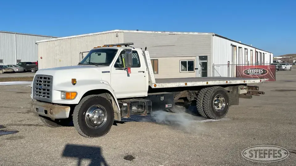 1995 Ford F700 Flatbed Truck