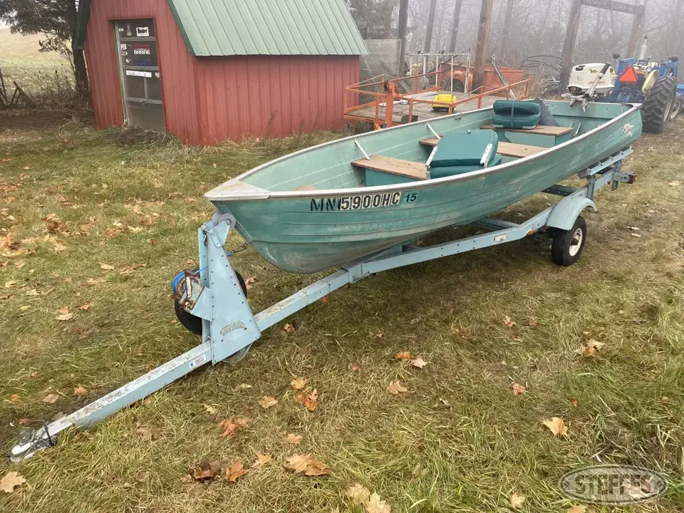 Crestliner Boat