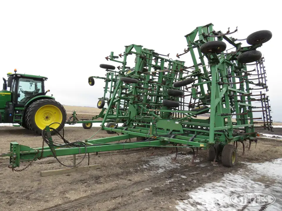 John Deere 985 Field Cultivator