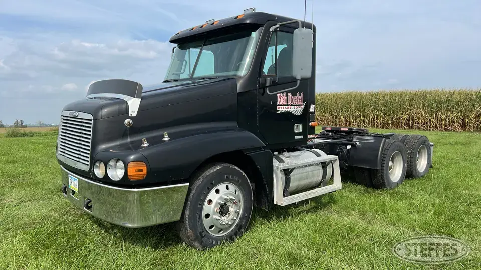 2001 Freightliner Century Conventional Truck without Sleeper