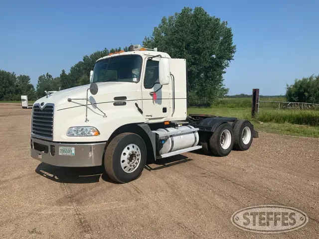 2005 Mack CXN613