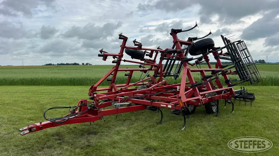 Case IH 4800 Field Cultivator
