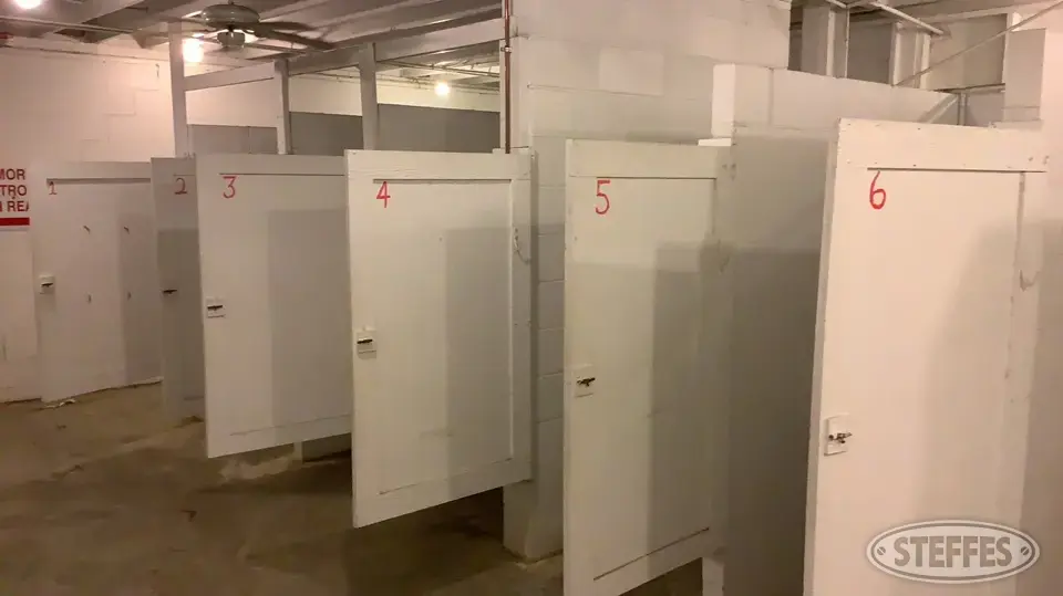 (6) Toilets & Toilet Paper Dispensers 4H-Charity