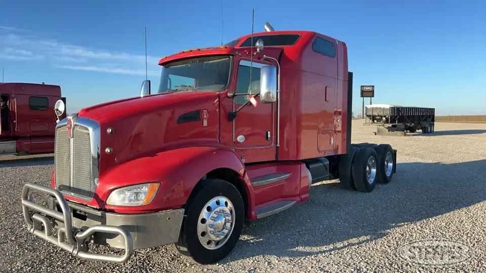 2010 Kenworth T660 Conventional Truck with Sleeper