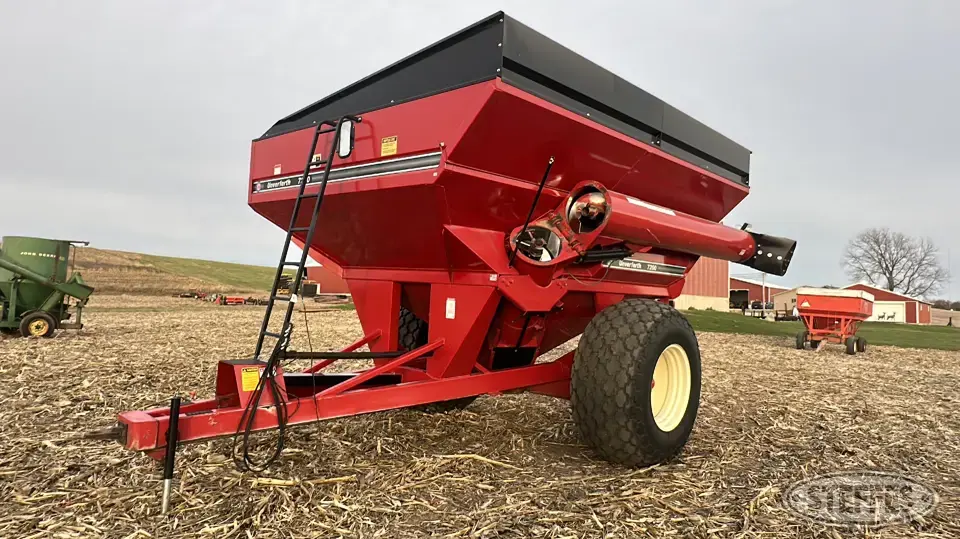 Unverferth 7200 Grain Cart