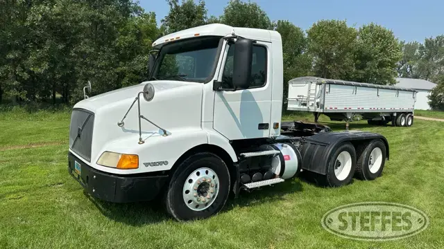 2001 Volvo VNM