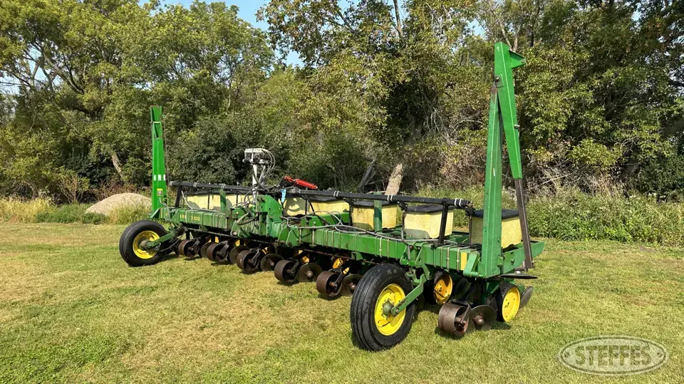John Deere 7100 Less Than 12 Row Planter
