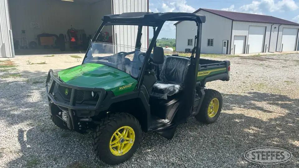 2024 John Deere Gator XUV835M UTV