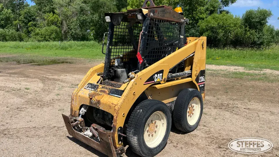 2007 CAT 236B Wheeled Skid Steer