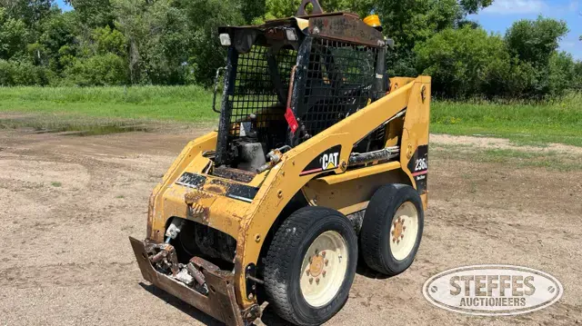 2007 CAT 236B