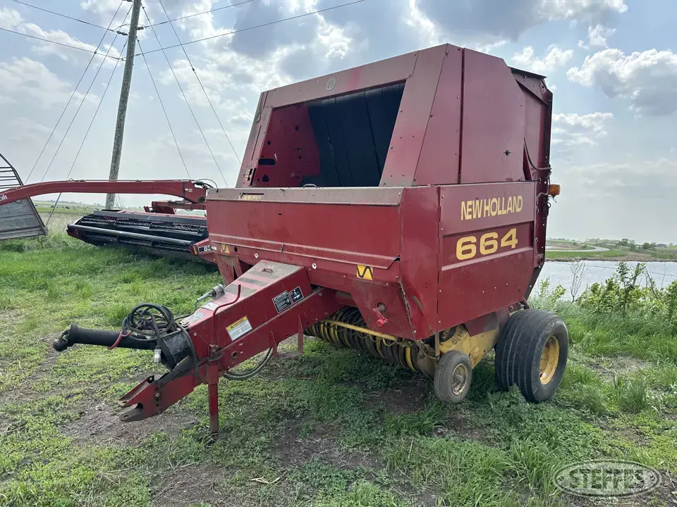 1998 New Holland 664 Round Baler