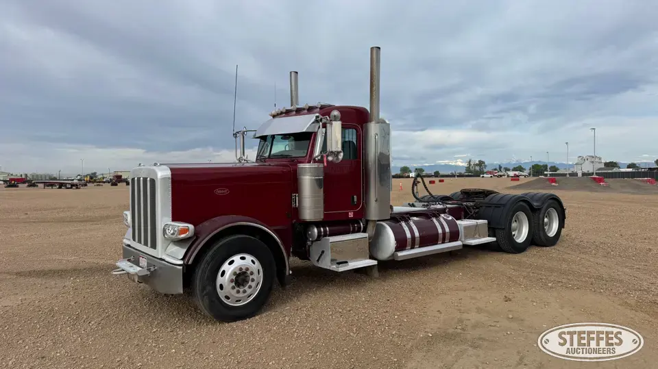 2009 Peterbilt 389 Conventional Truck without Sleeper