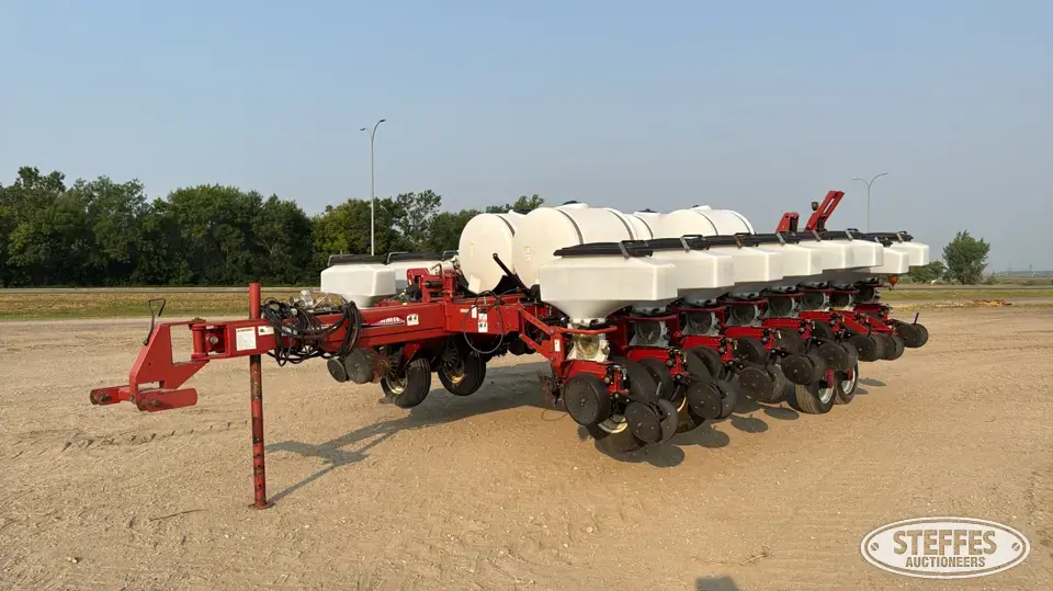 2005 White 8186 12 or More Row Planter